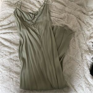 EUC - ARITZIA BELLOW DRESS Sage green size 6